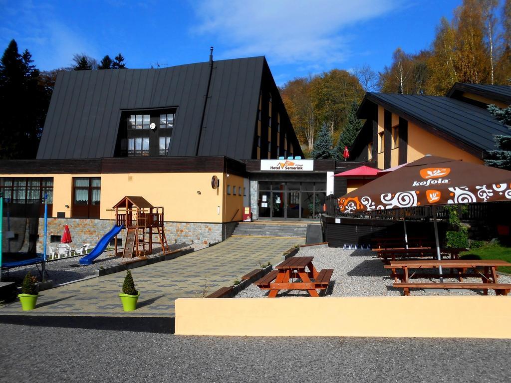 Hotel Semerink Janov nad Nisou Exterior photo